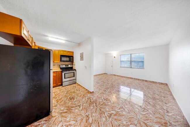 Foto del edificio - 301 NW 177th St