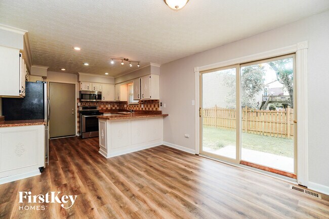 Building Photo - 2078 Lynbridge Dr