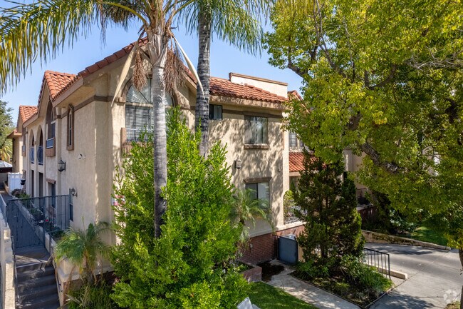 Building Photo - 1245 Orange Grove Ave