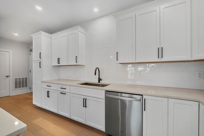 Building Photo - 62 Foundry St