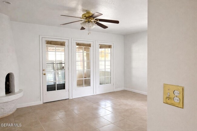 Foto del edificio - 320 Arboles Dr