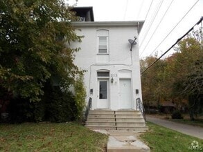 Building Photo - 213 E Garfield St