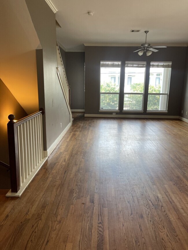 Foto del edificio - 2313 Hutchins St