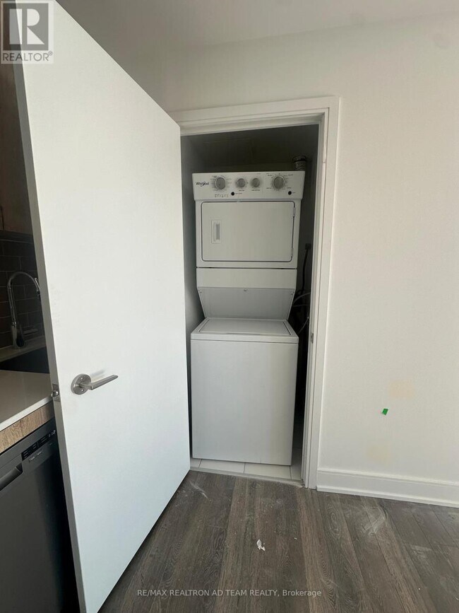 Building Photo - 1350 Ellesmere Rd