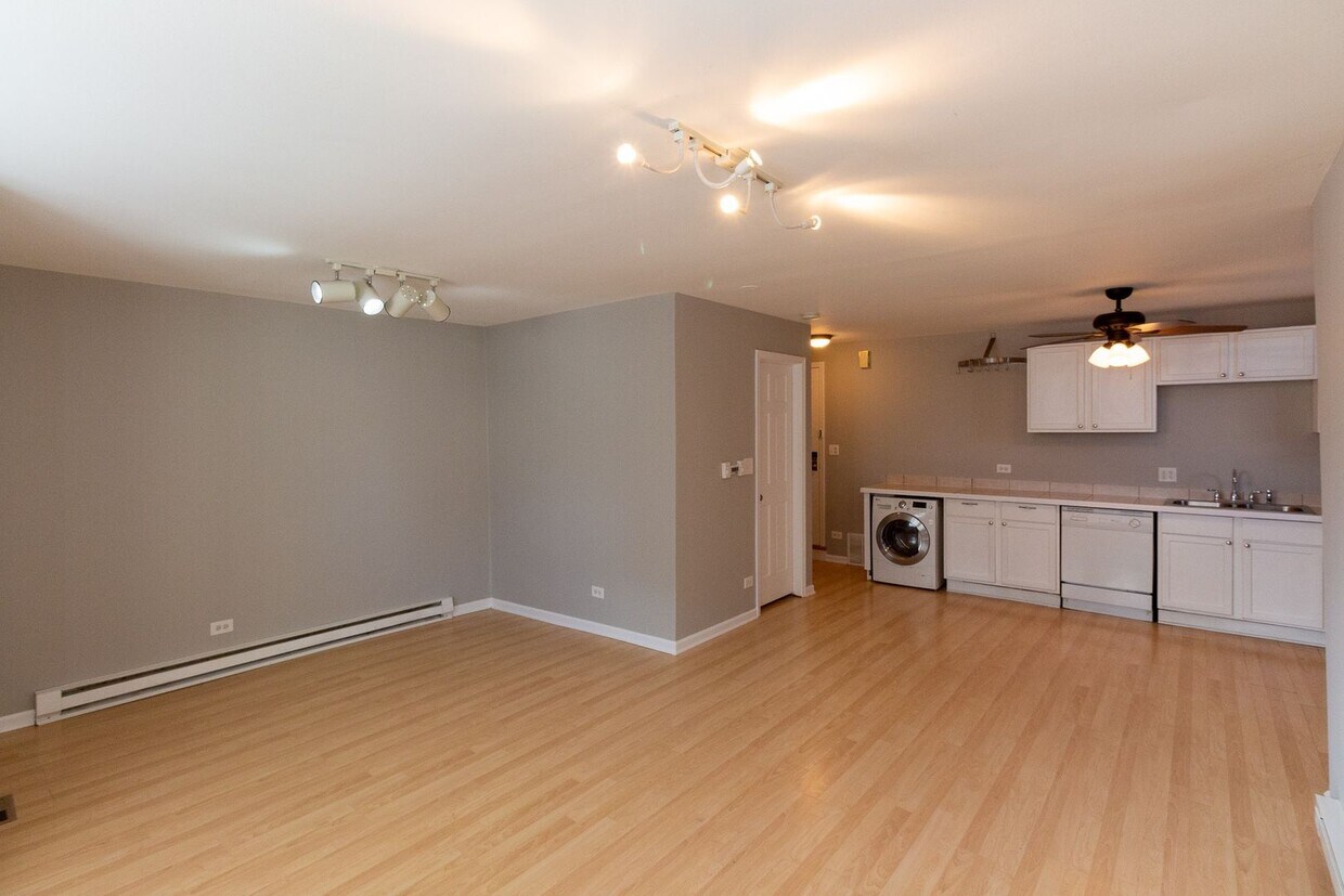 Primary Photo - 3134 N Leavitt St