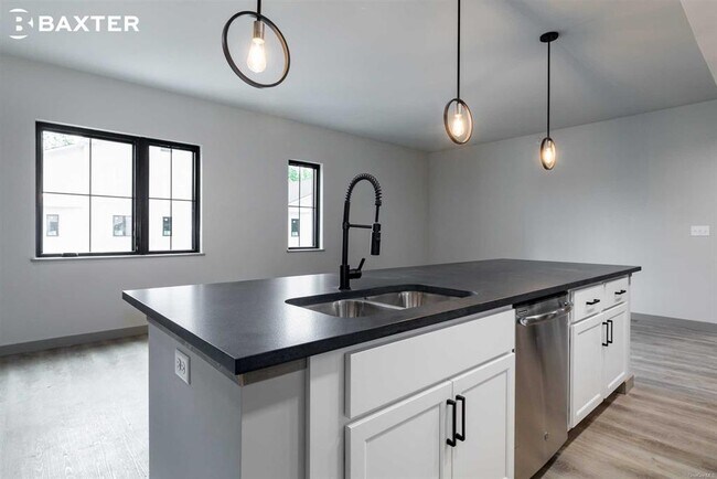 Foto del edificio - 472 Maple St