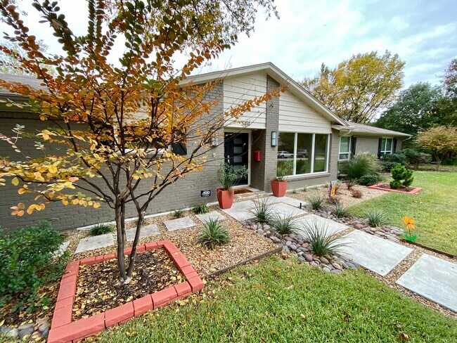Frente de la casa con paisajismo - 3414 Winged Foot Ct