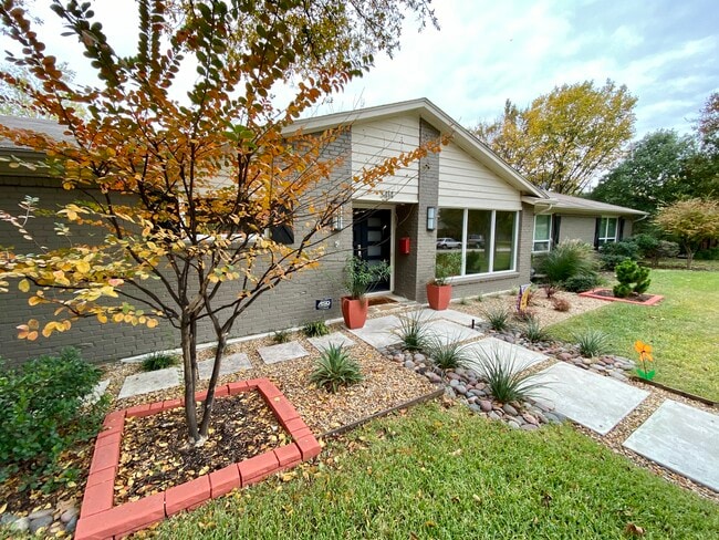 Front of the house with landscaping - 3414 Winged Foot Ct House