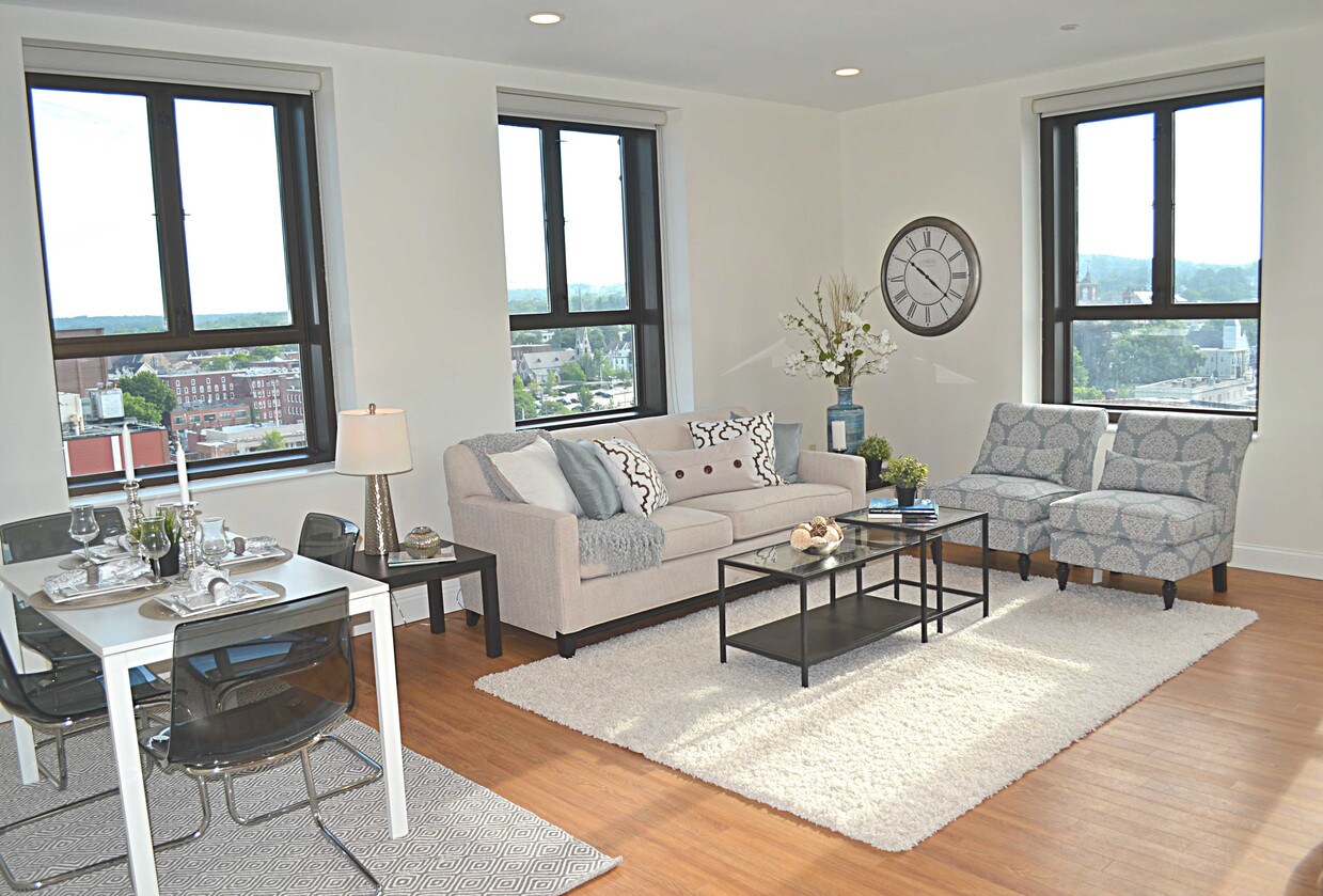 Red Oak at 875 Elm Street Apartments in Manchester, NH