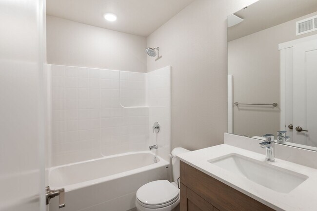 Foto del edificio - Modern 4-Bedroom Townhome with 2 Car Garage  | 1800 Sq. Ft. | $3,490