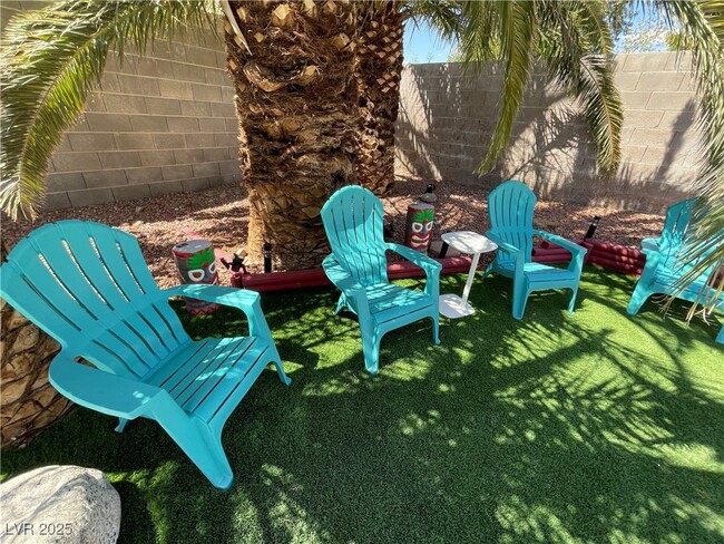 Foto del edificio - 1332 Royal Creek