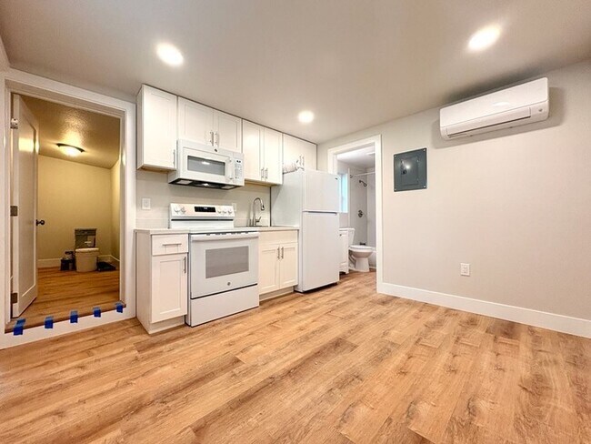 Foto del edificio - Beautiful new studio in Roseville!