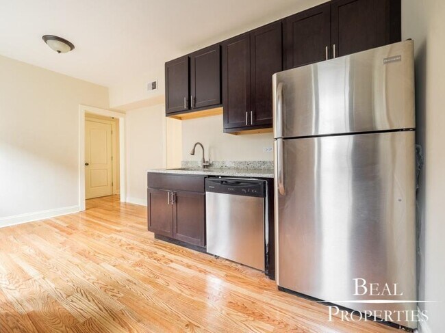 Building Photo - 1 bedroom in CHICAGO IL 60613