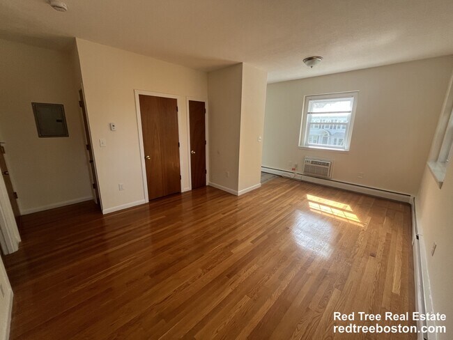 Photo - 2018 Commonwealth Ave Apartment