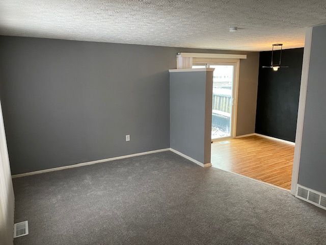 Building Photo - 2815 Conrad Drive unit J-1 - J-1