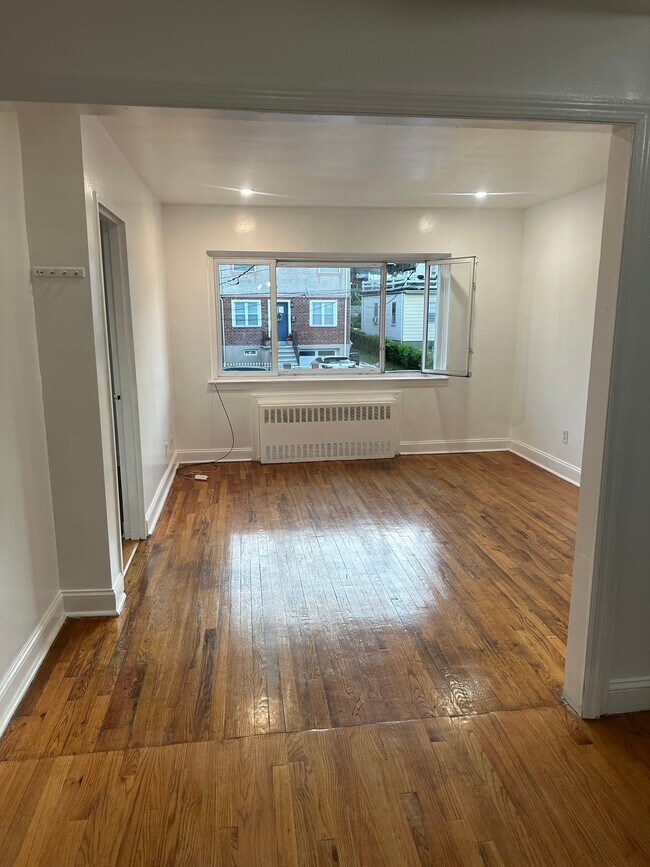 Foto del edificio - 103 E 218th St