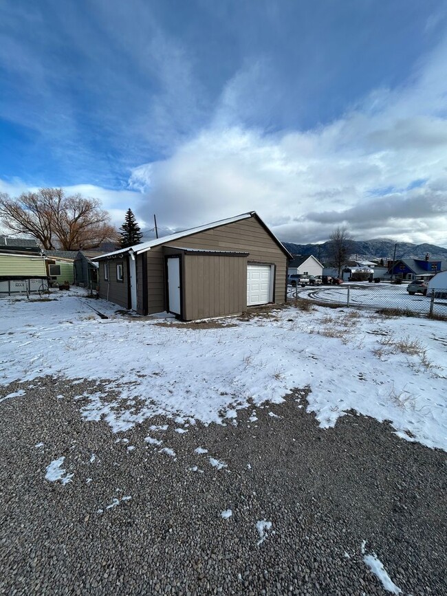 Building Photo - 1121 E 3rd St