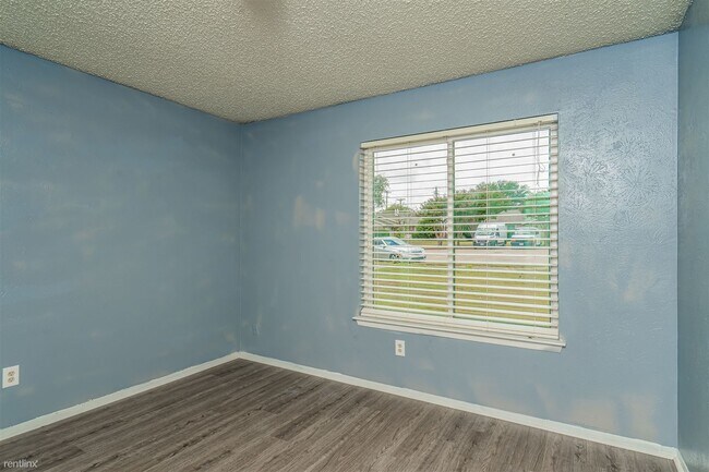 Building Photo - 3 br, 2 bath House - 2505 Crown Circle