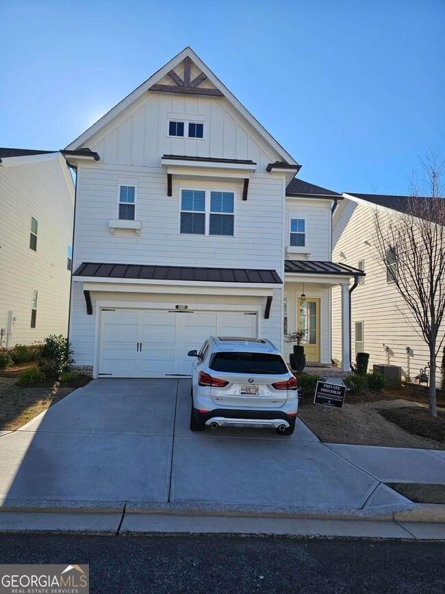 Building Photo - 637 Skytop Dr