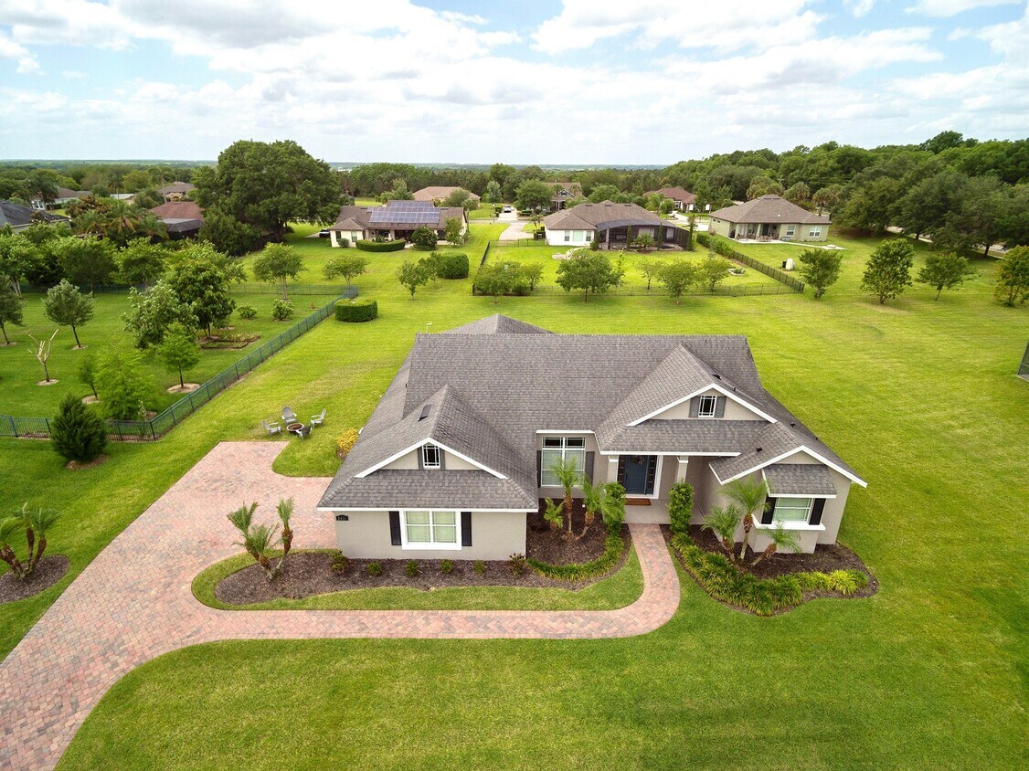 Foto principal - 5936 Lake St