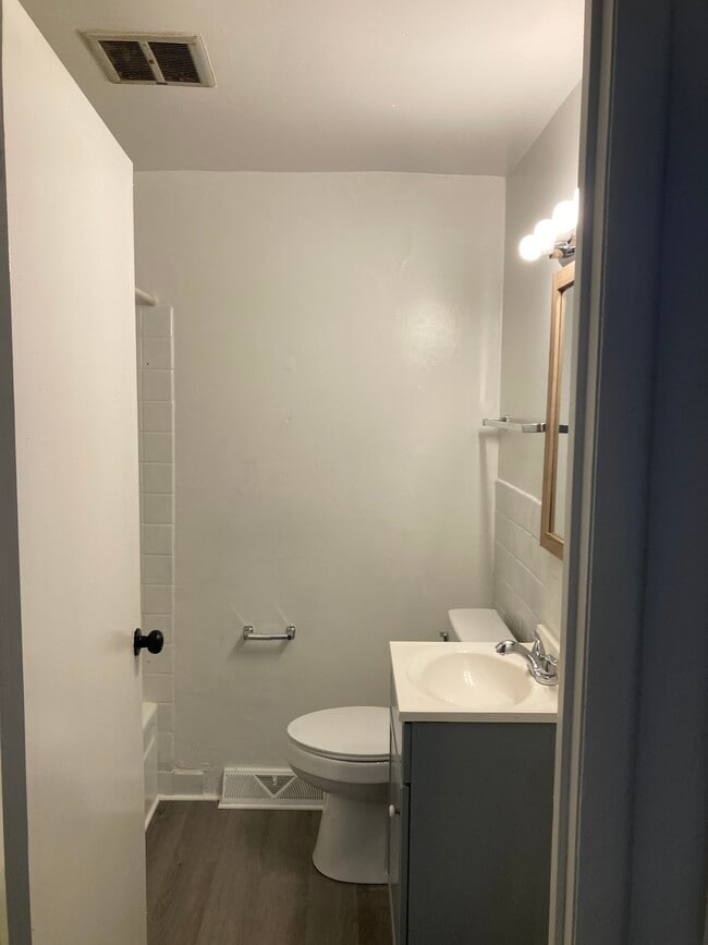Building Photo - 6524 Pasteur Ct