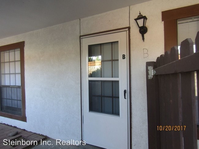 Building Photo - 3140 Hillrise Dr