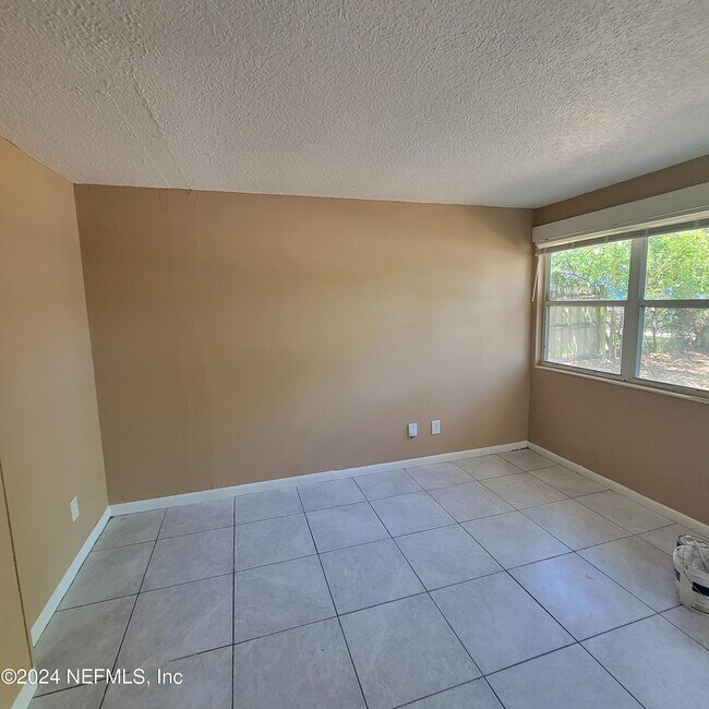 Foto del edificio - 1648 E 16th St