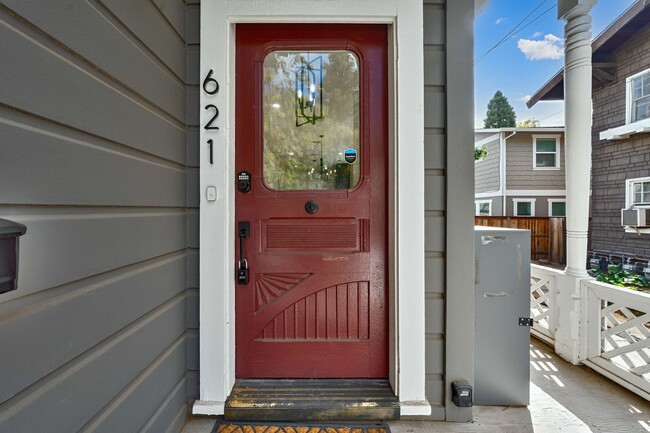 Foto del edificio - Fully Updated 2BR/2BA Victorian with Priva...