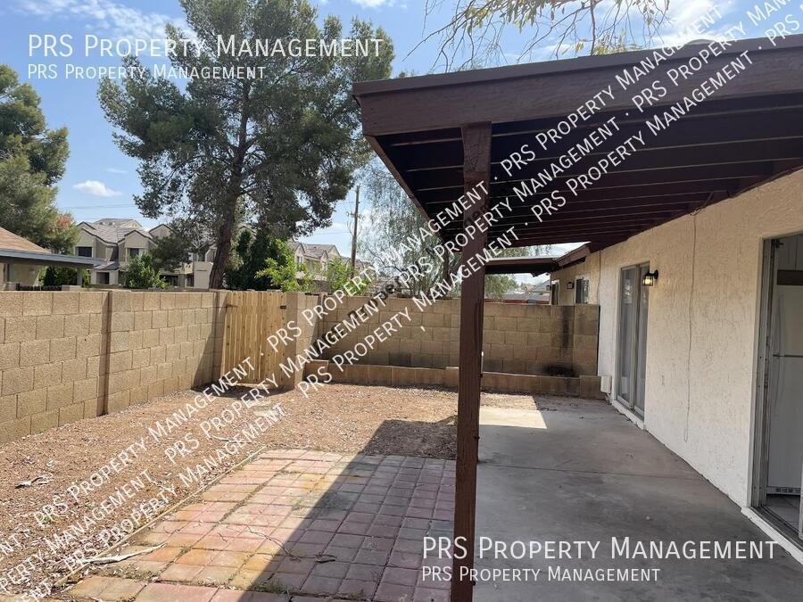 Primary Photo - 1532 E El Parque Dr