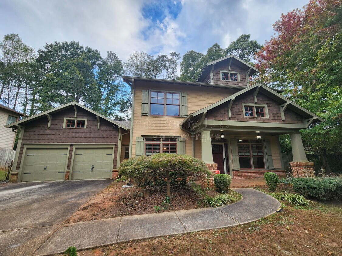 Foto principal - 2681 Oak Village Trail