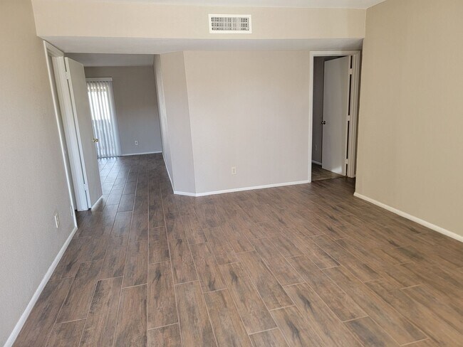 Building Photo - 8918 W Griswold