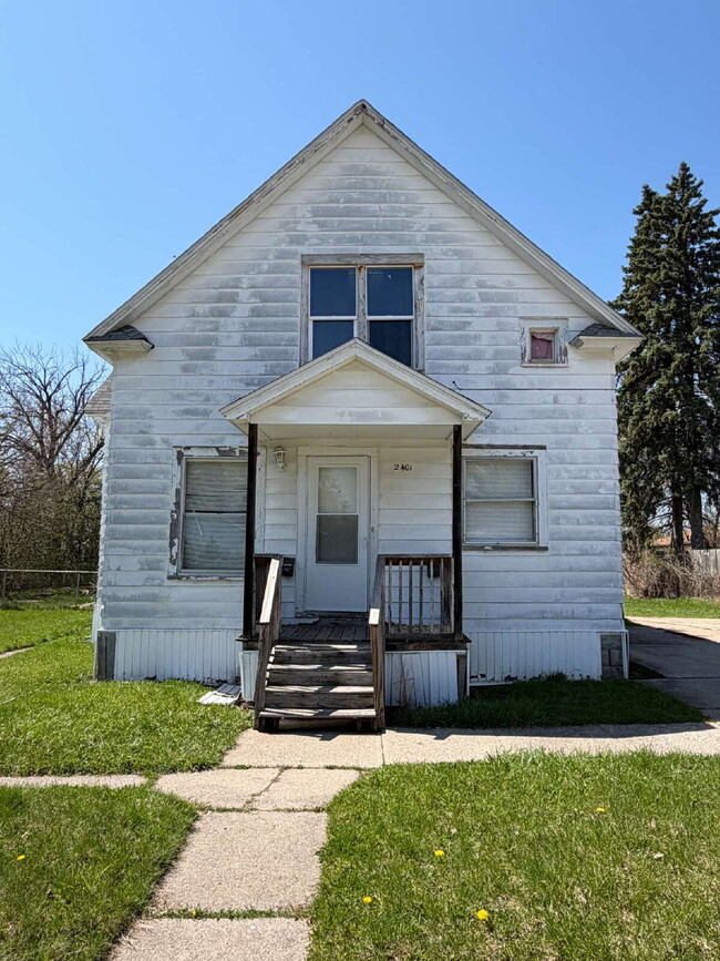 Building Photo - 2401 Lowell Ave