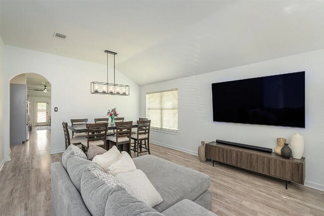 Building Photo - 129 Aguilar Dr