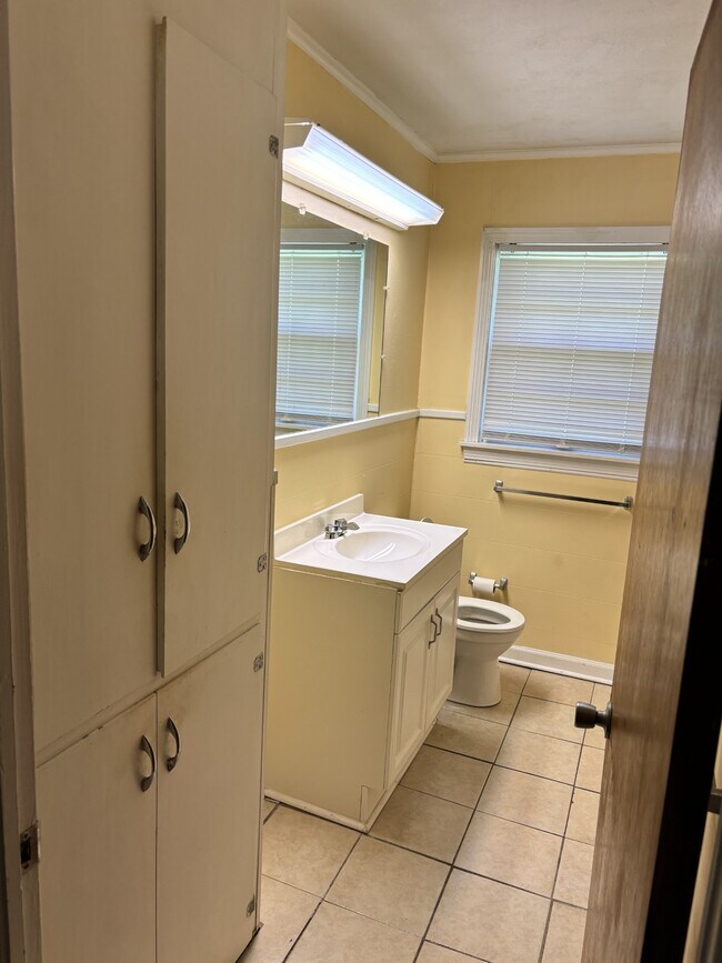 213 Lakeview Dr, Tupelo, MS 38801 House Rental in Tupelo, MS