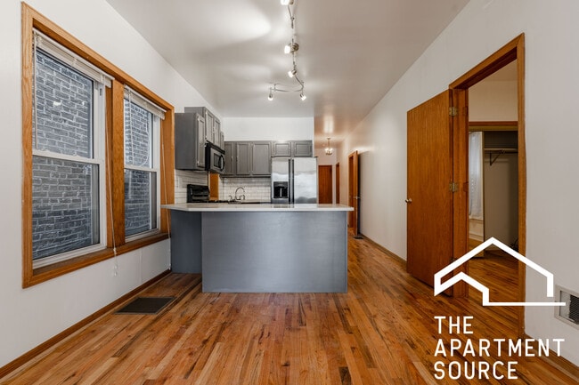 Foto del edificio - 2110 N Oakley Ave