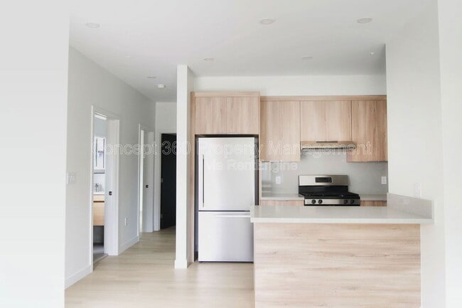 Building Photo - 2293 Termino Ave