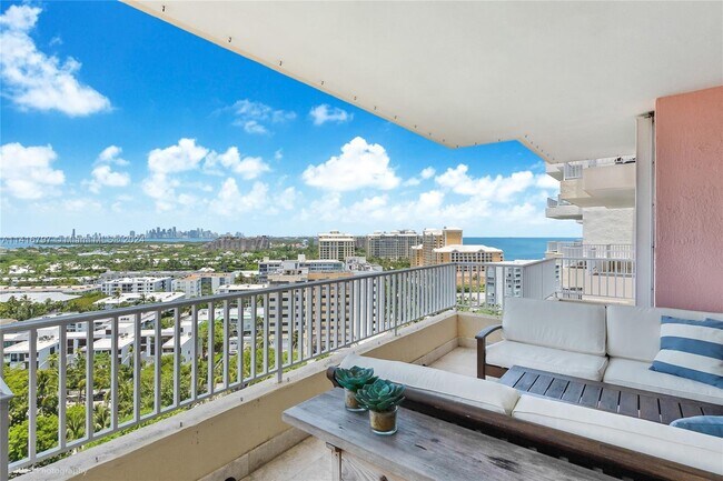 Foto del edificio - 781 Crandon Blvd
