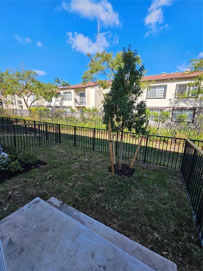 Building Photo - 5045 SW 37th St