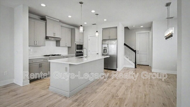 Building Photo - 409 Crestview Dr