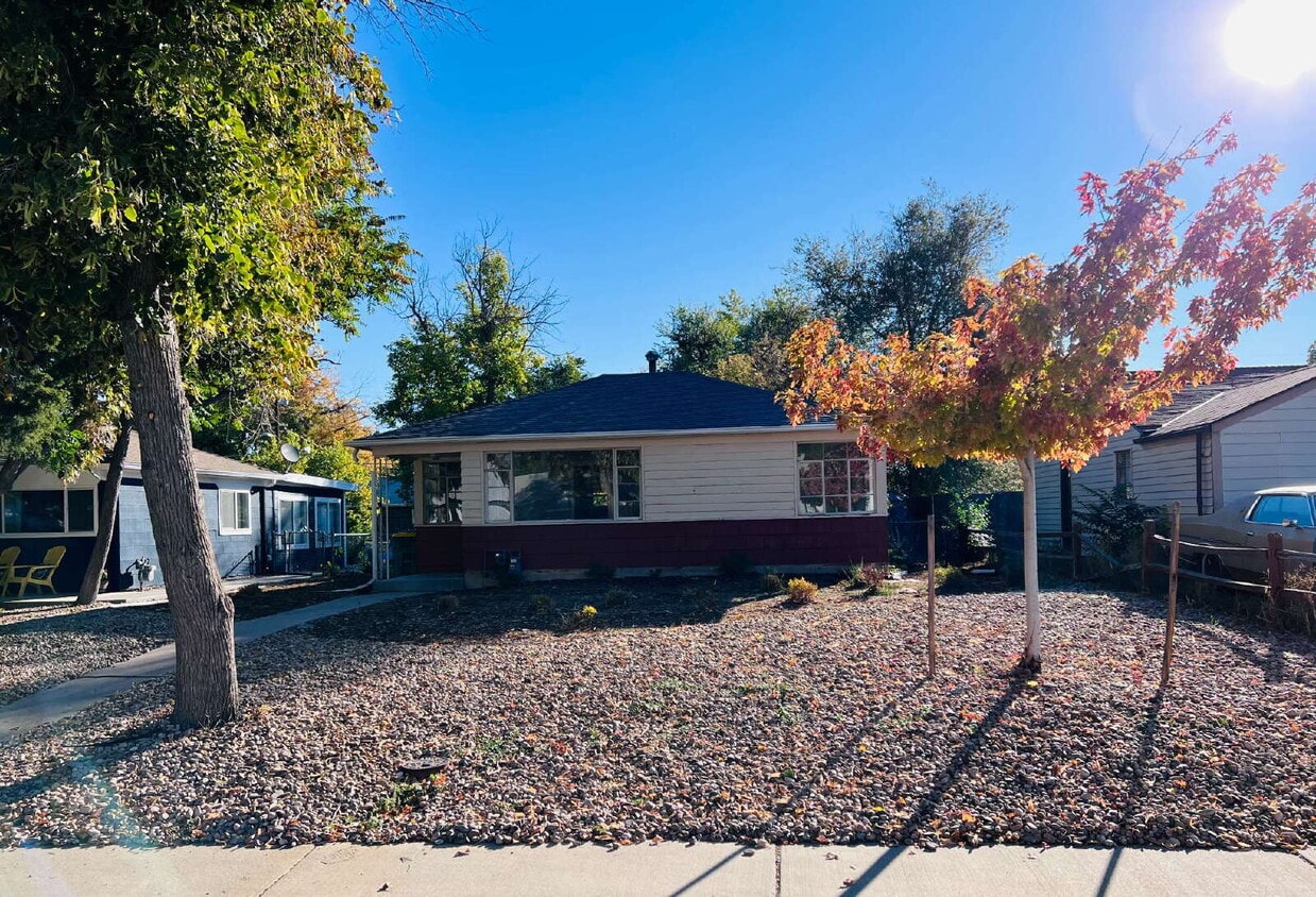 Charming 2 Bedroom Recently Updated Home In Aurora!! Convenient Location just Moments From UCHeal... - Charming 2 Bedroom Recently Updated Home In Aurora!! Convenient Location just Moments From UCHeal...