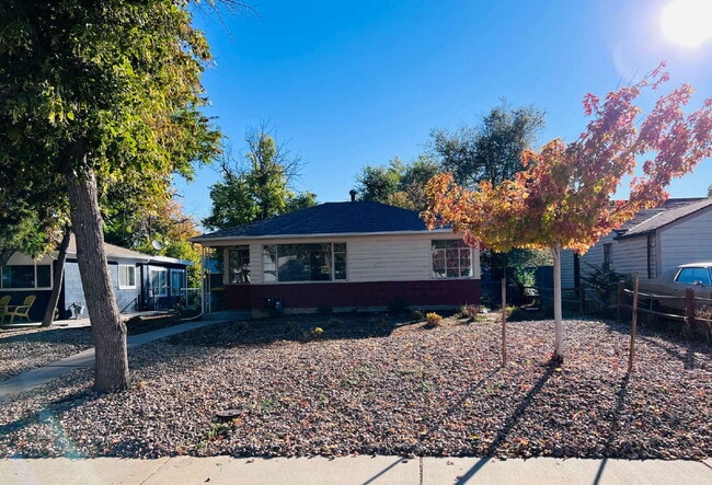 Charming 2 Bedroom Recently Updated Home In Aurora!! Convenient Location just Moments From UCHeal... - Charming 2 Bedroom Recently Updated Home In Aurora!! Convenient Location just Moments From UCHeal...