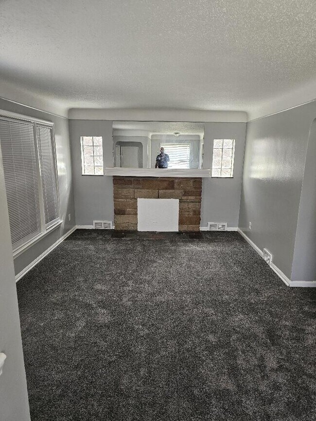 Building Photo - 5130 Outer Dr E