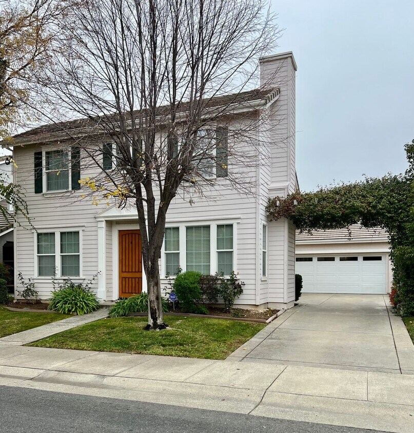 Foto del edificio - West Lake Estate