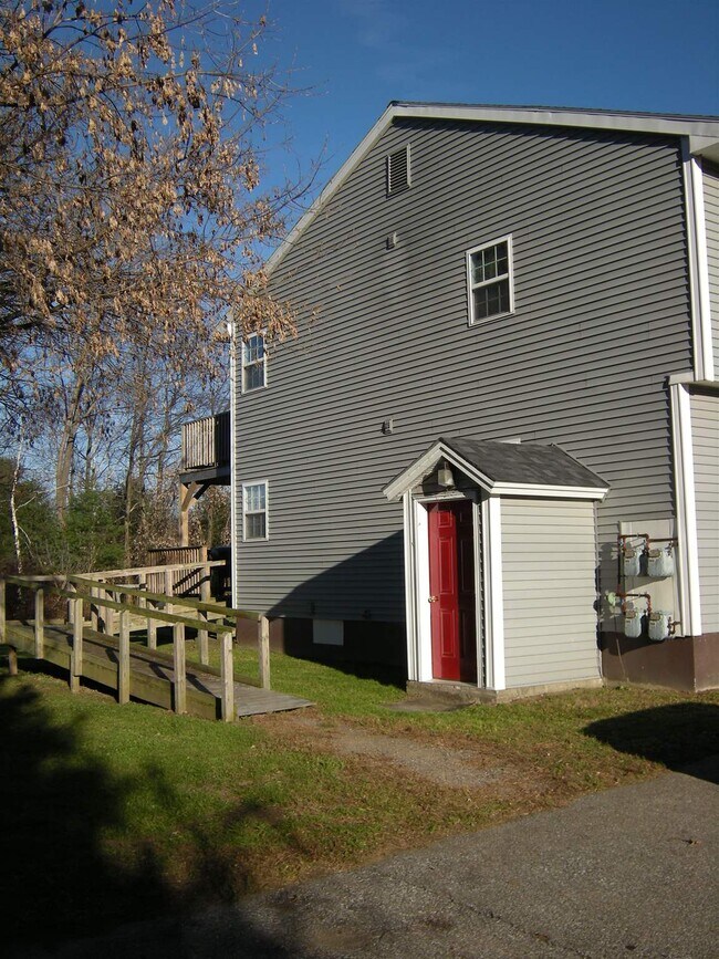 Building Photo - 521 Bay Rd