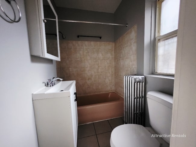 Building Photo - 5605 W Wabansia Ave