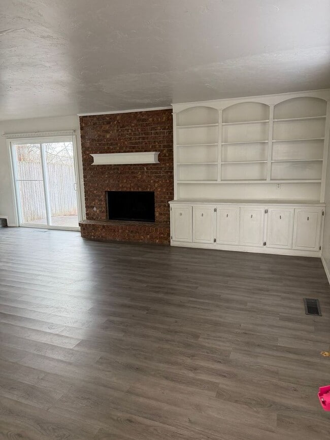 Building Photo - Completely Remodeled 2 Story Duplex - Putnam City Schools - Must See