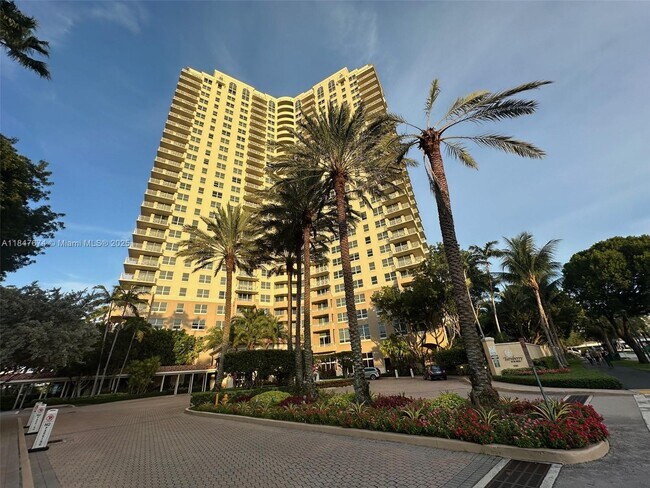 Building Photo - 19501 W Country Club Dr
