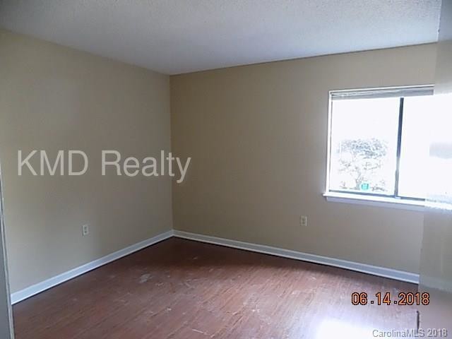 Foto del edificio - 4806 Spring Lake Dr