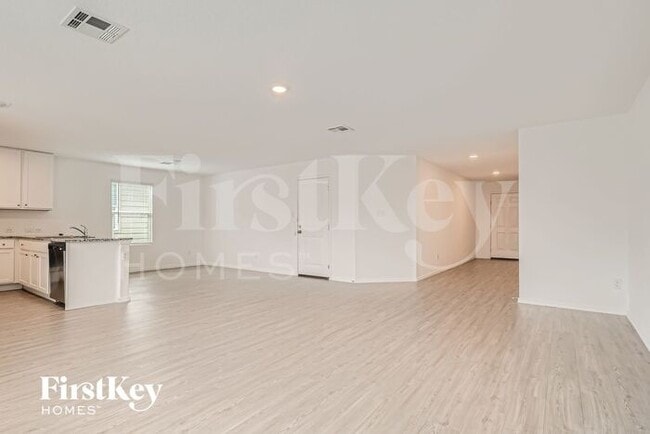 Foto del edificio - 10615 McClintock Dr