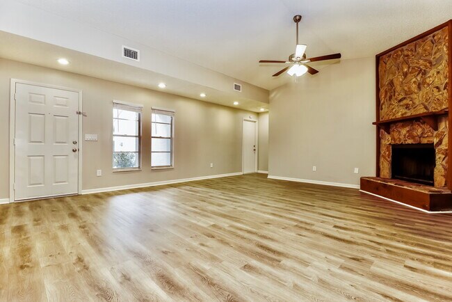 Foto del edificio - 1828 Craven Dr